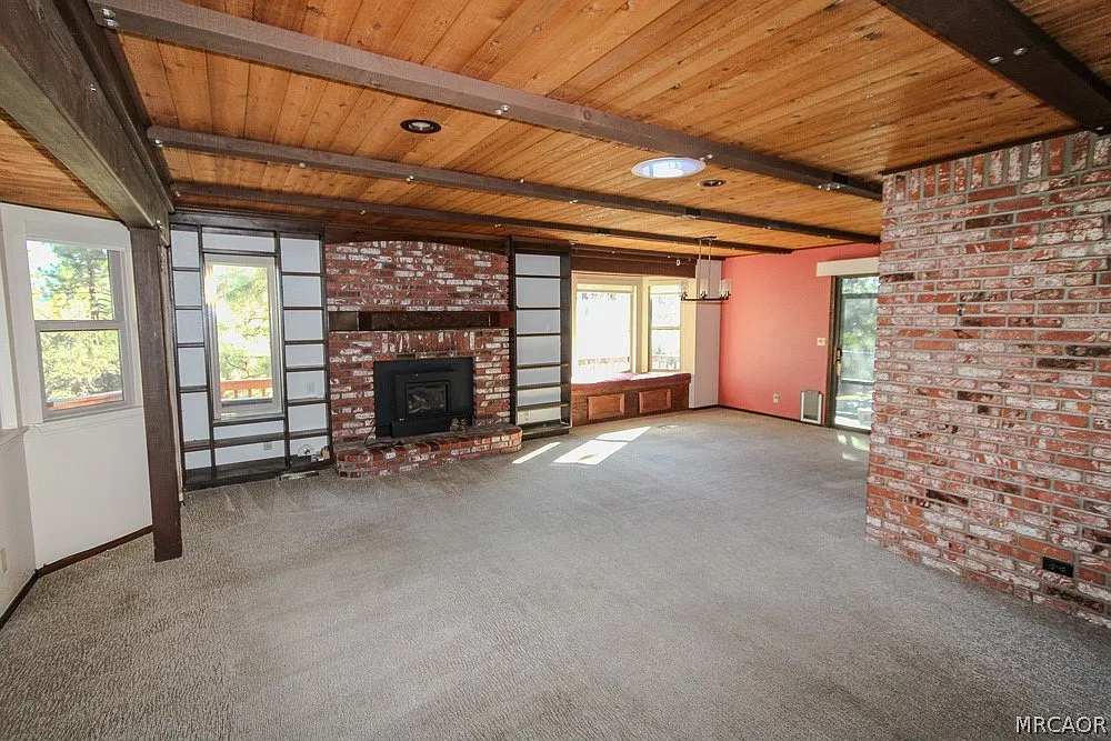 3 bed, 3.0 bath, 2300 sqft, $3,500 — Photo 2