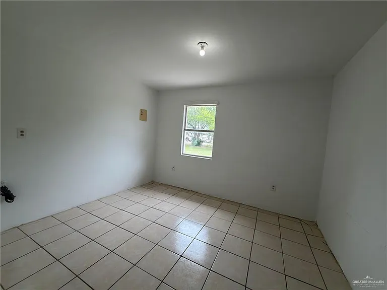 21806 Hidalgo St — Photo 17
