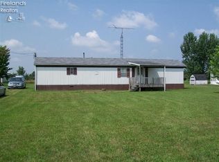 316 N Leutz Rd, Oak Harbor, OH 43449