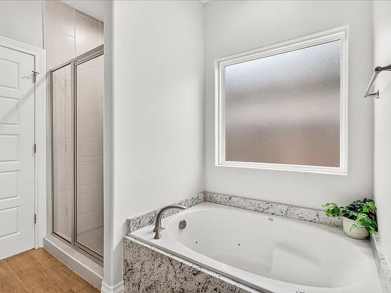 2445 Manuel Ln — Photo 34