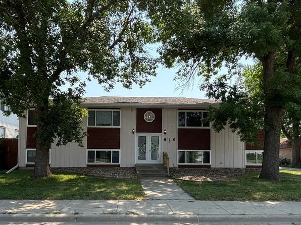 616 8th Ave NE #3, Aberdeen, SD 57401