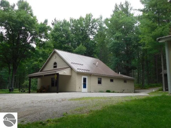 2406 Serenity Pines Ct, Grayling, MI 49738