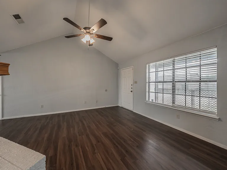 422 Signal Hill Ct N — Photo 12