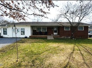 215 Valley Dr, Pigeon Forge, TN 37863