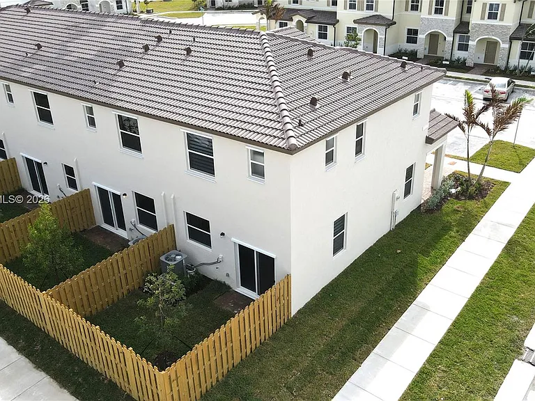 2617 SE 28th Dr #2617 — Photo 2