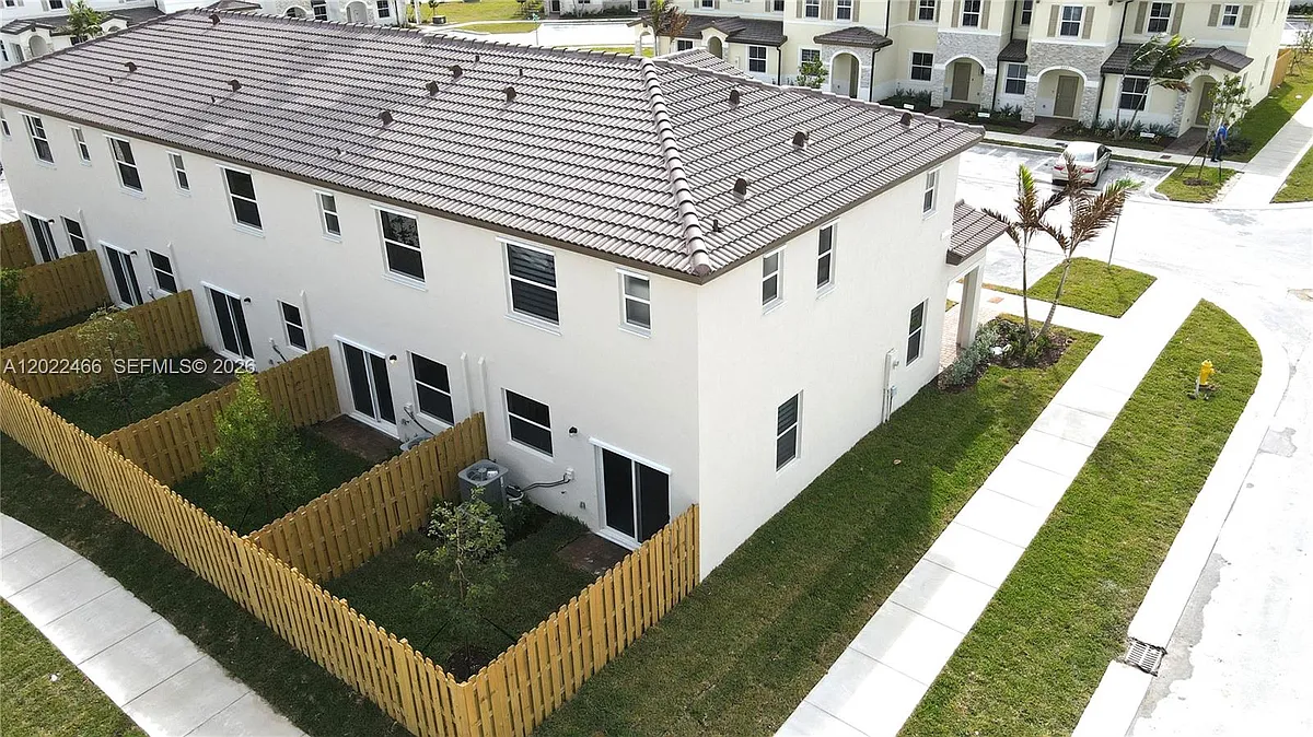 Building Photo - 2617 SE 28th Dr #2617