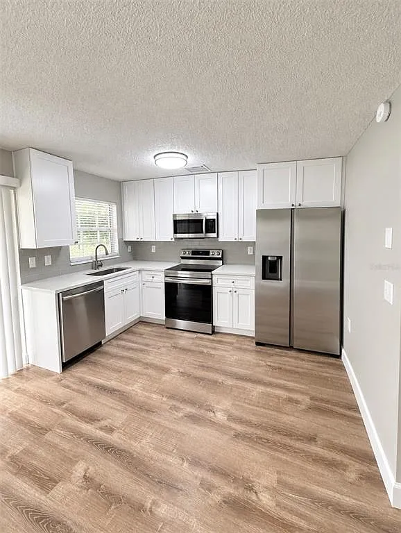 2 bed, 2.0 bath, 969 sqft, $1,865 — Photo 2