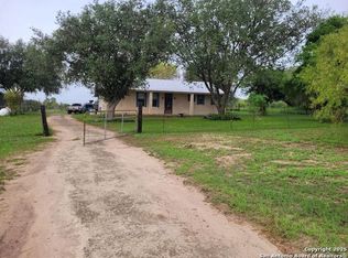 227 Deaf Smith Rd, Beeville, TX 78102