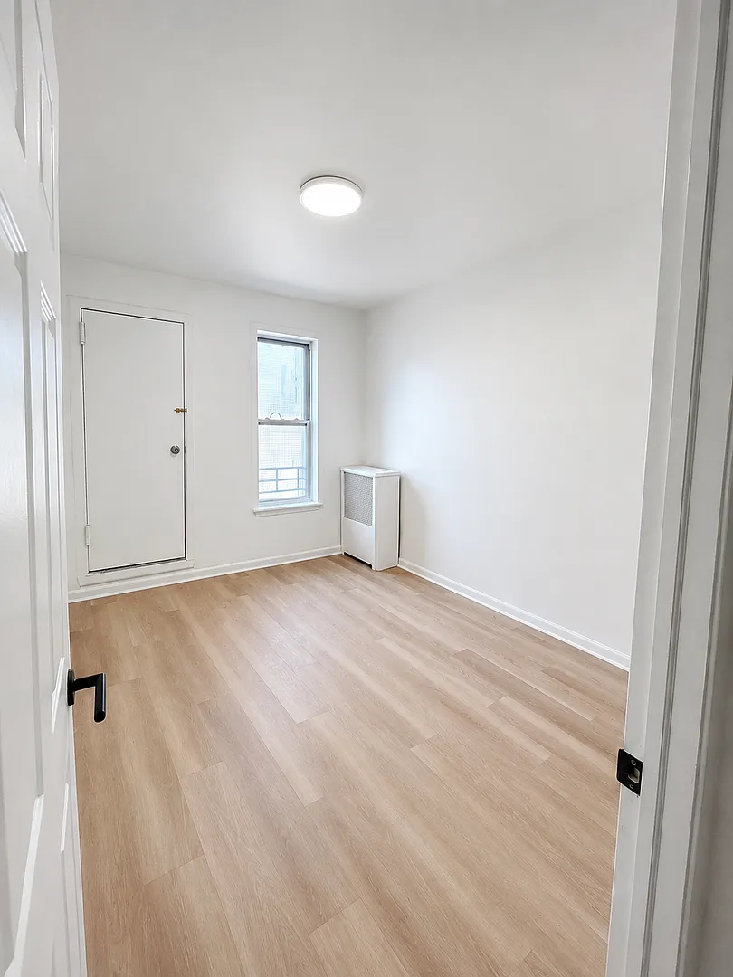 Brand New 2 Bedroom Renovated Apartment for Rent — Photo 1