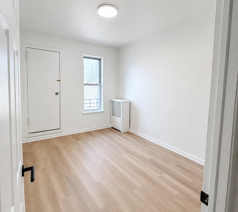 215-07 Jamaica Ave