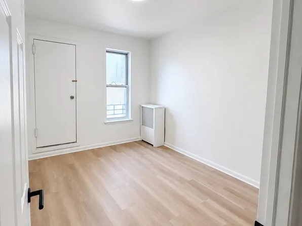 21507 Jamaica Ave, Queens Village, NY 11428
