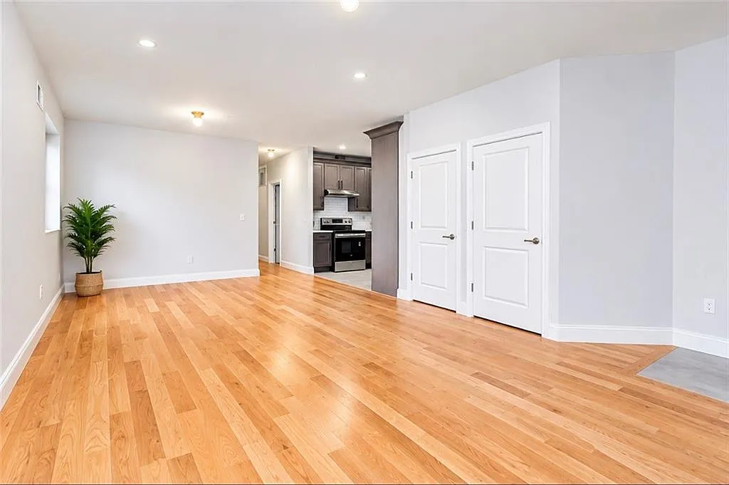 4 bed, 2.0 bath, 1350 sqft, $3,400 — Photo 1