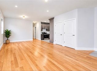 22 Hope Ln #2F, Staten Island, NY 10305