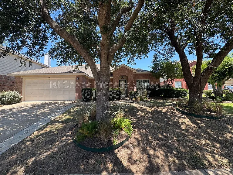 304 E Clover Park Dr — Photo 2