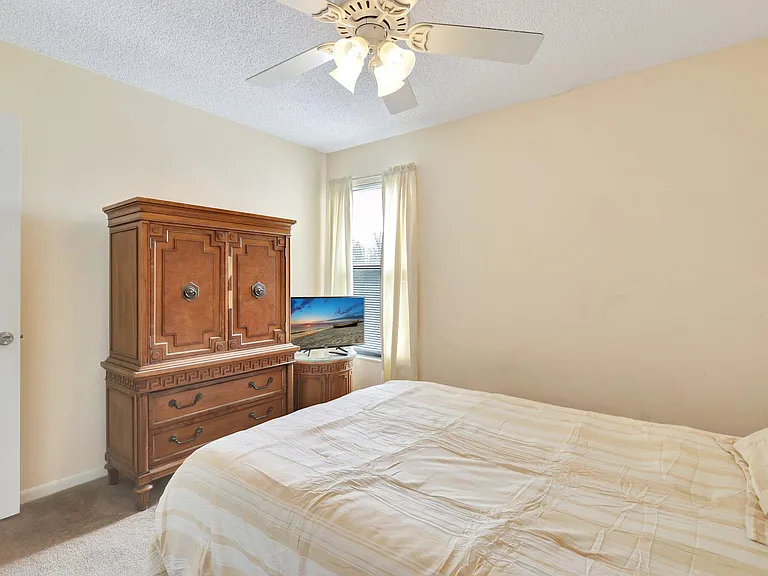 1558 Shaker Cir — Photo 22