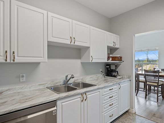 5th image of 280 Dogwood St #106