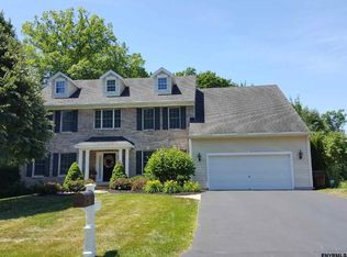 7 Chesterwood Dr, Selkirk, NY 12158