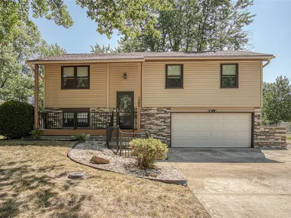 1033 W Fairwood Ln, Olathe, KS 66061