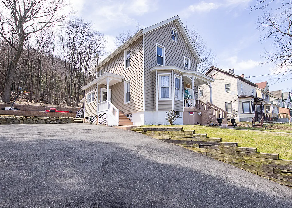 325 Westside Ave