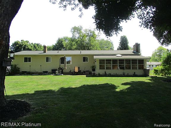 3rd image of 4468 Lindewood Dr