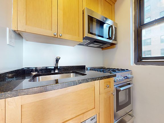 4th image of 141 E 56th St APT 3d