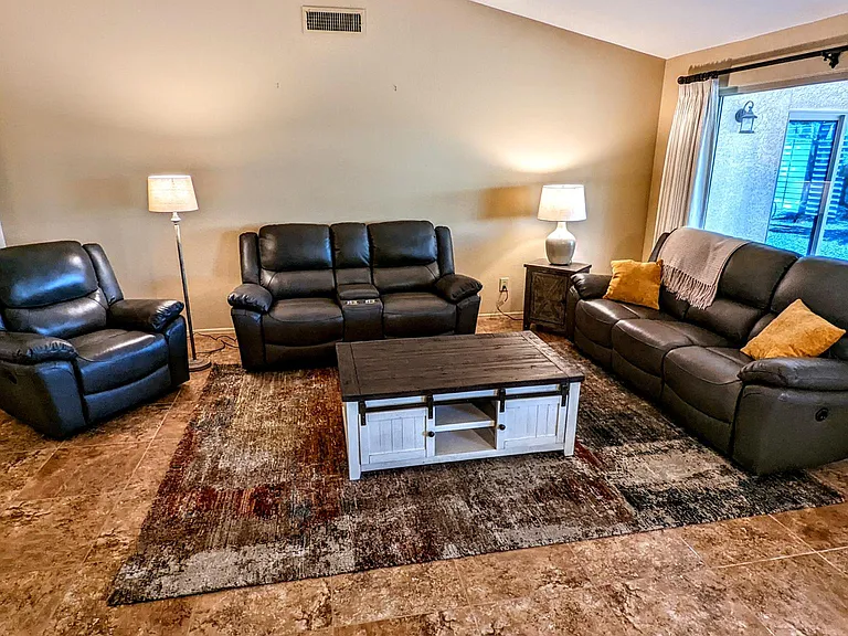 38135 S Rolling Hills Dr — Photo 5