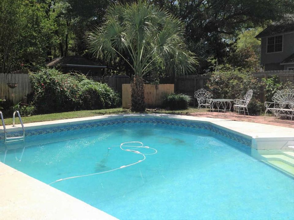 1st image of 2566 Palm Shores Dr