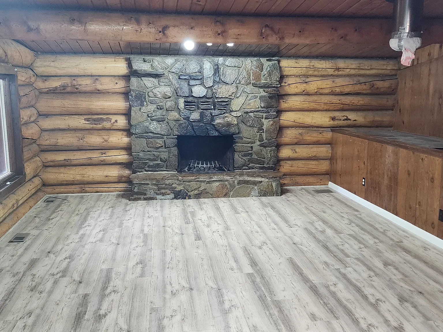 3 bed, 1880 sqft, $2,195 — Photo 4