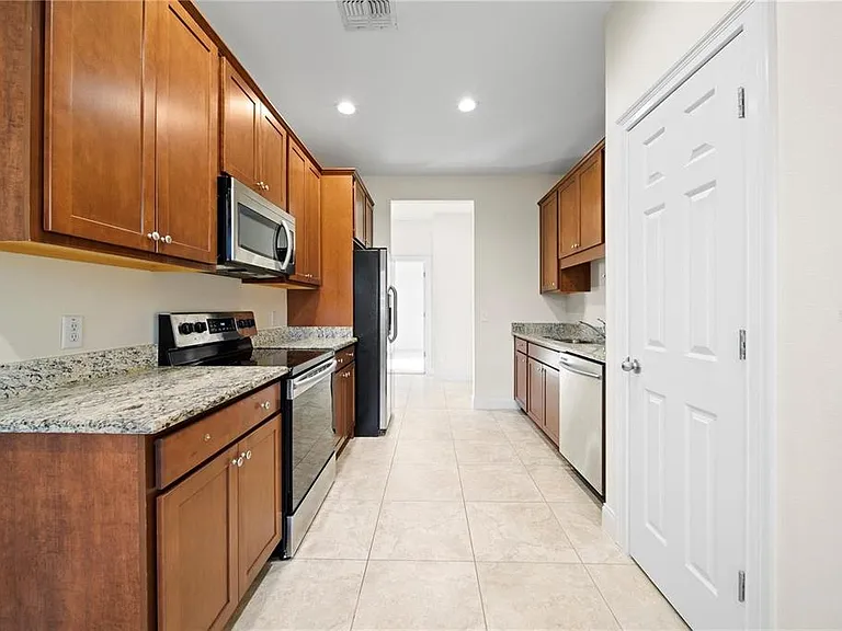 14 Ferguson Dr — Photo 5