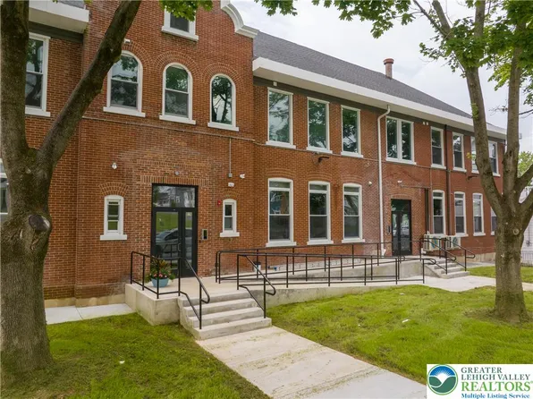 1012 2nd St N, Catasauqua, PA 18032