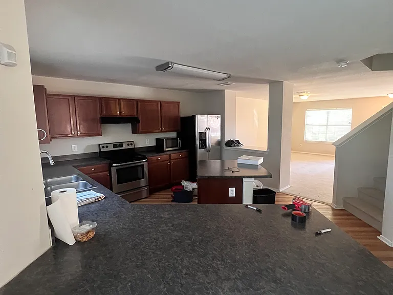 Kitchen - Wide angle - showing bar