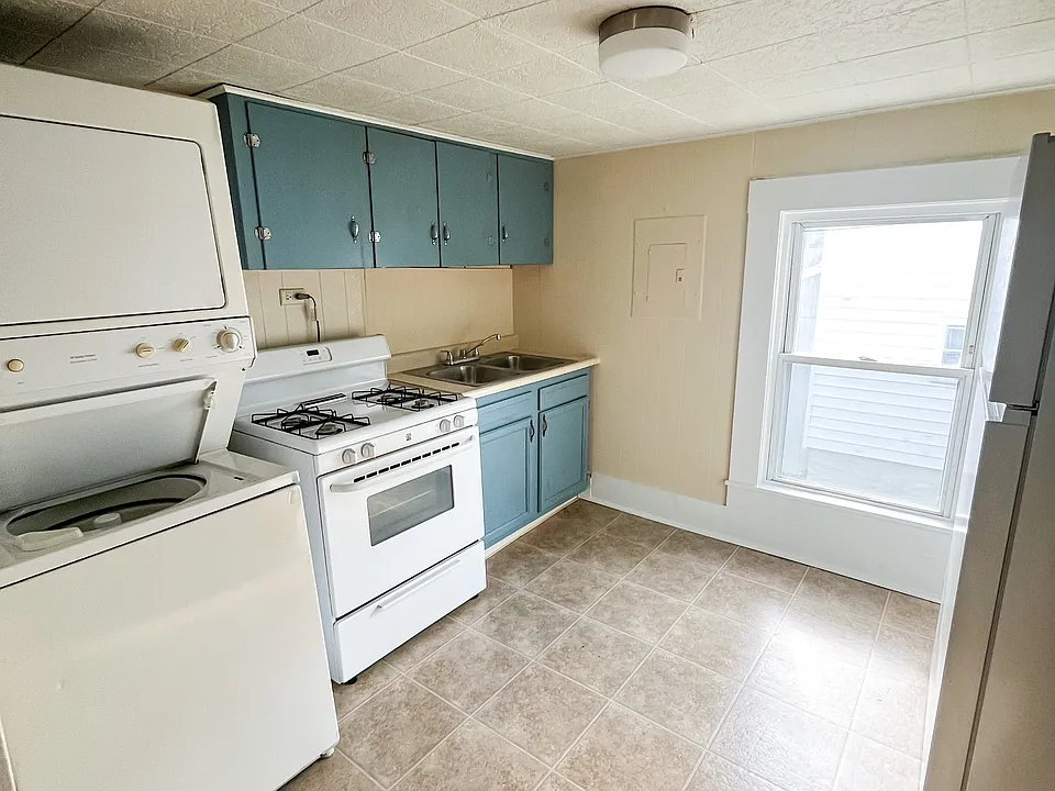 416 Coffeen St #2