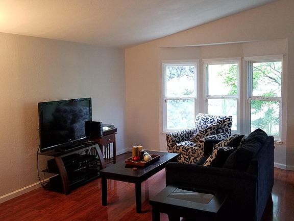 4th image of 1070 Walnut Woods Ct