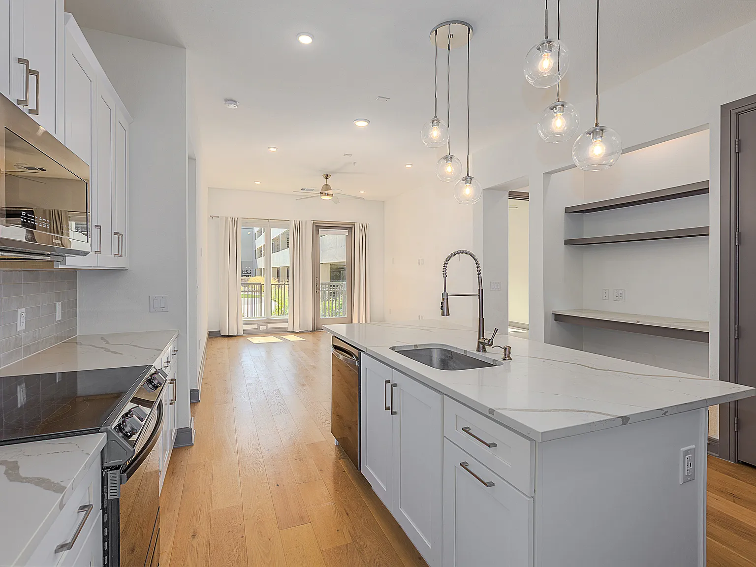 2 bed, 1273 sqft, $2,100 — Photo 4