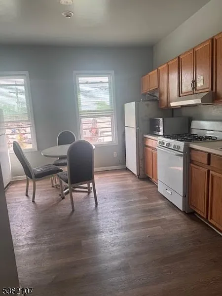 1 bed, 2.5 bath, $980 — Photo 2