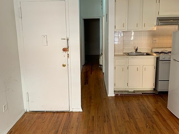 4th image of 152 E 83rd St #4F