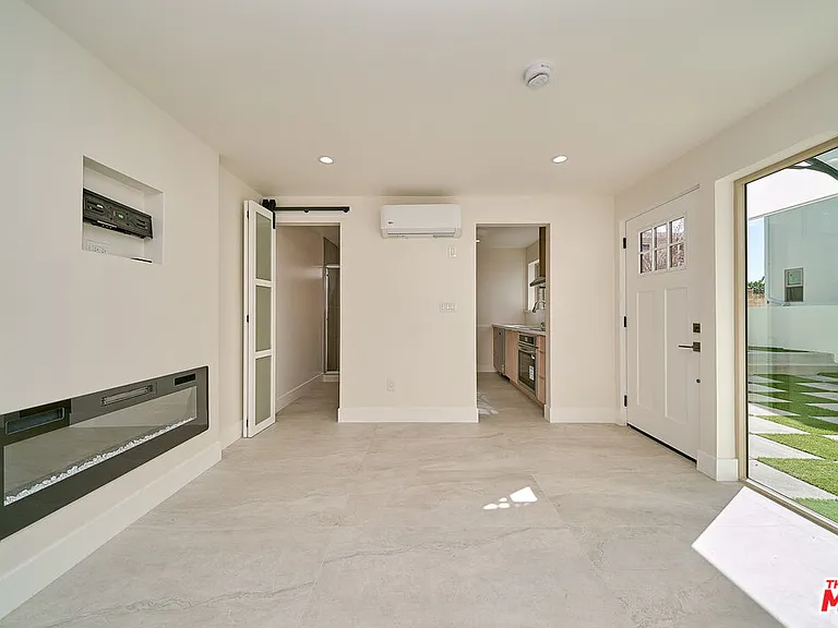 2938 Mary St #A — Photo 8