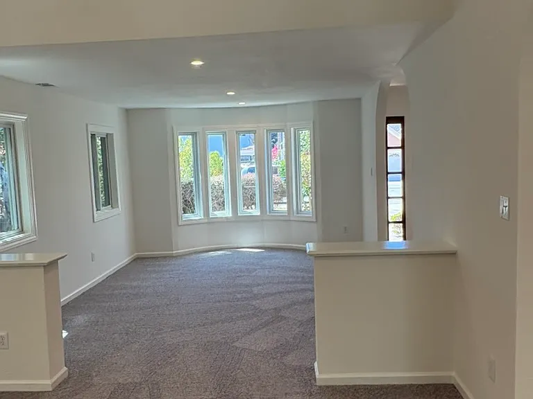 2047 Hull Ave — Photo 6