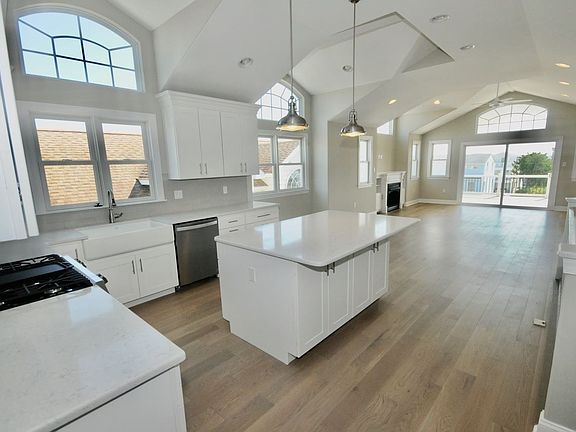 2nd image of 5204 N Central Ave N #Sea