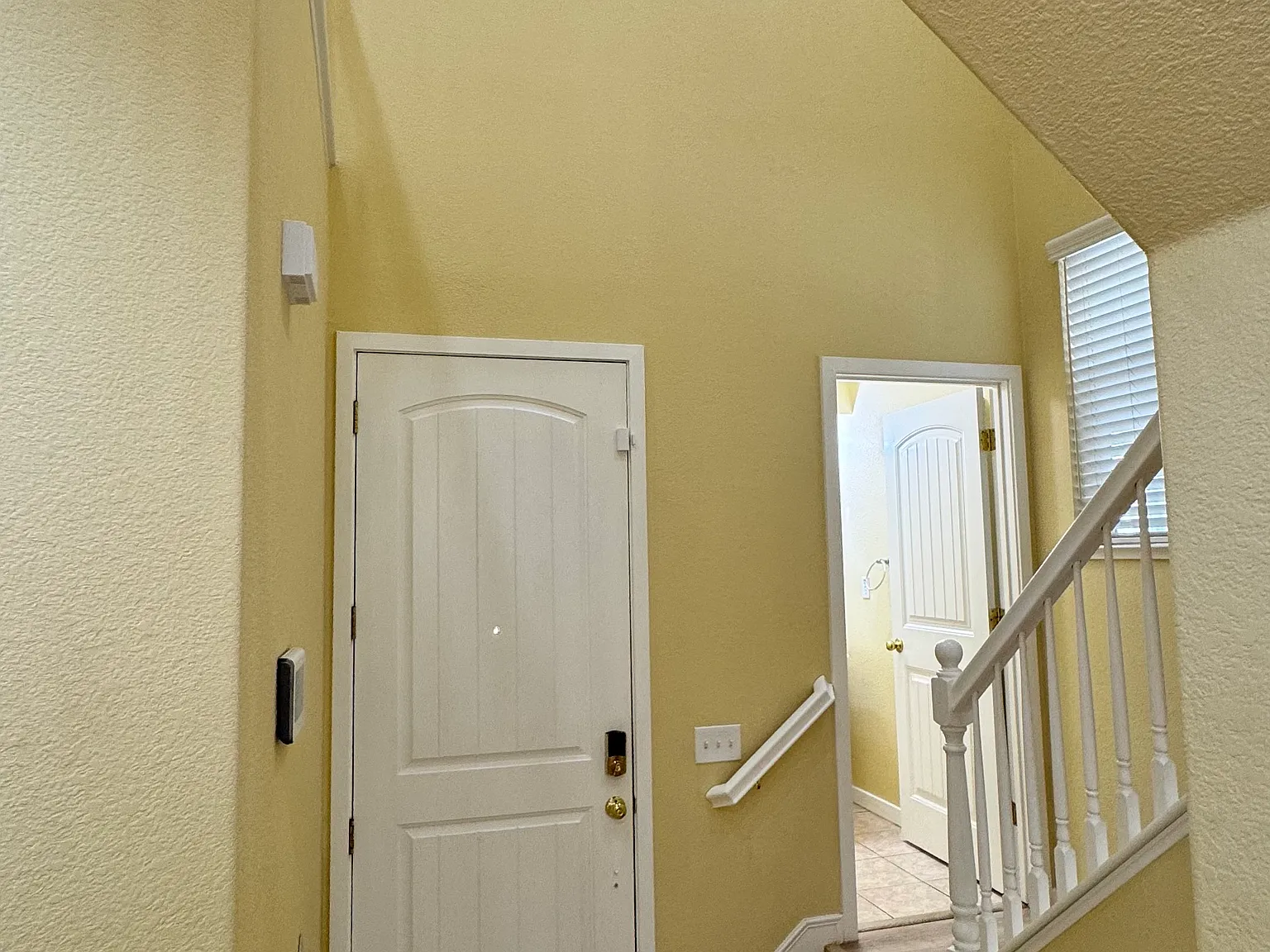 4 bed, 2.5 bath, 1793 sqft, $2,450 — Photo 3