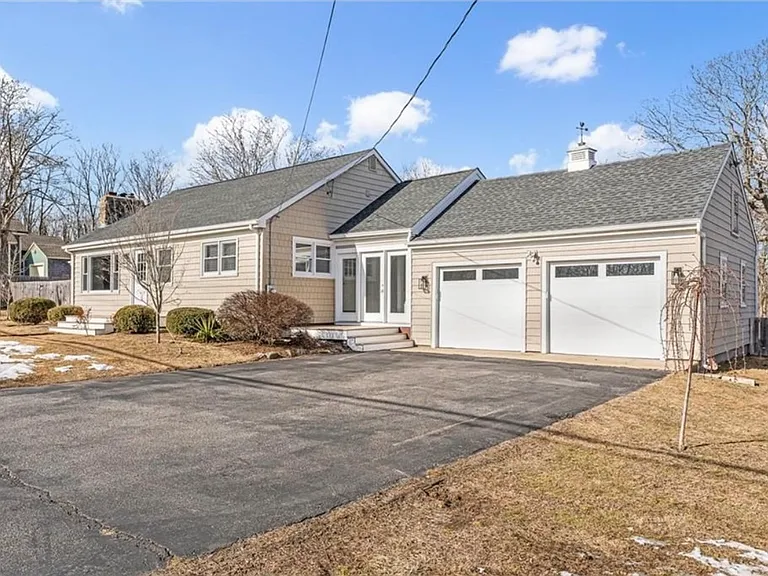 561 Boyds Ln — Photo 1