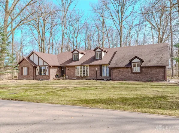 2955 Broken Woods Dr, Troy, OH 45373