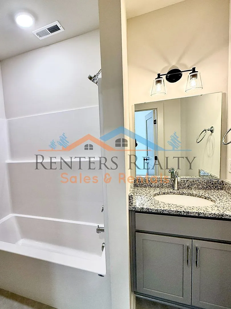 Modern Luxury Townhouse in the Heart of Huntsville — Photo 4