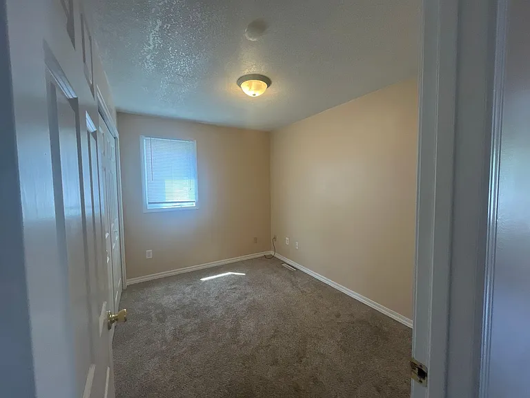 886 Wescott Sq — Photo 5