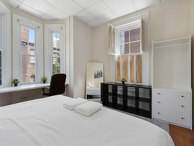 2027 Walnut St #2R — Photo 9