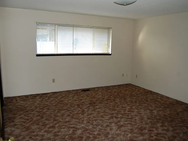 8775 SW Locust St #1-14 — Photo 7