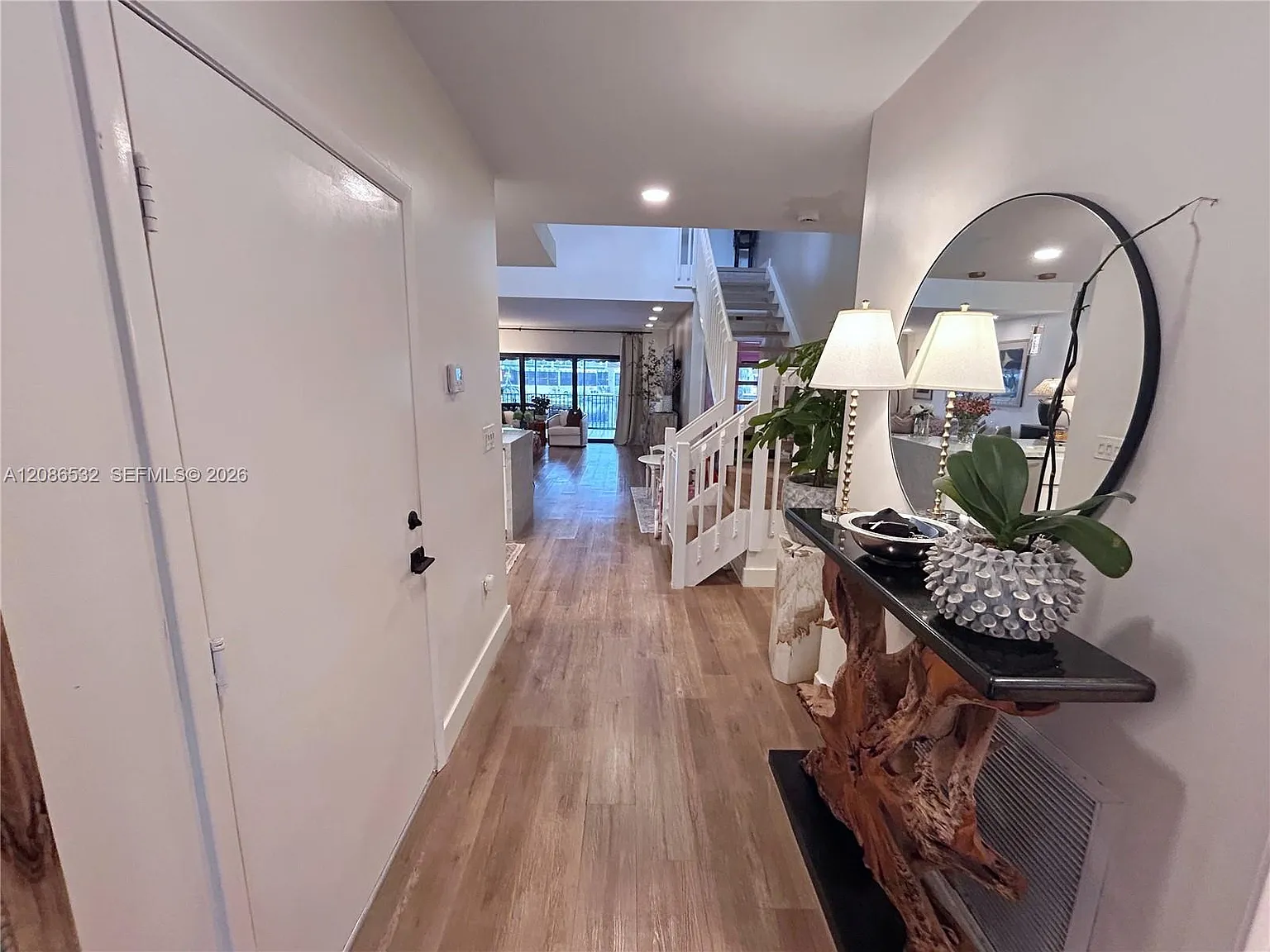 3 bed, 2.5 bath, 1732 sqft, $4,000 — Photo 4