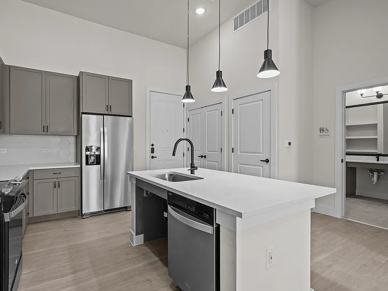 Eastpoint Apartments — Photo 12