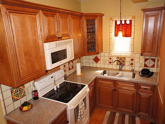 5th image of 304 E Tuscola St