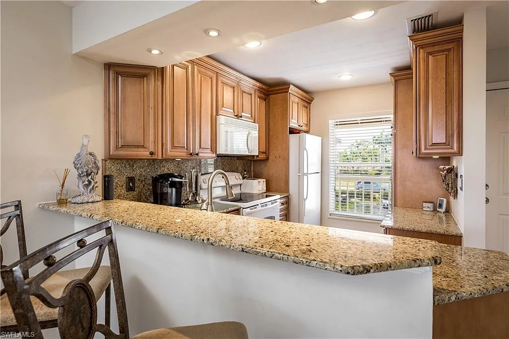 2 bed, 843 sqft, $1,895 — Photo 4